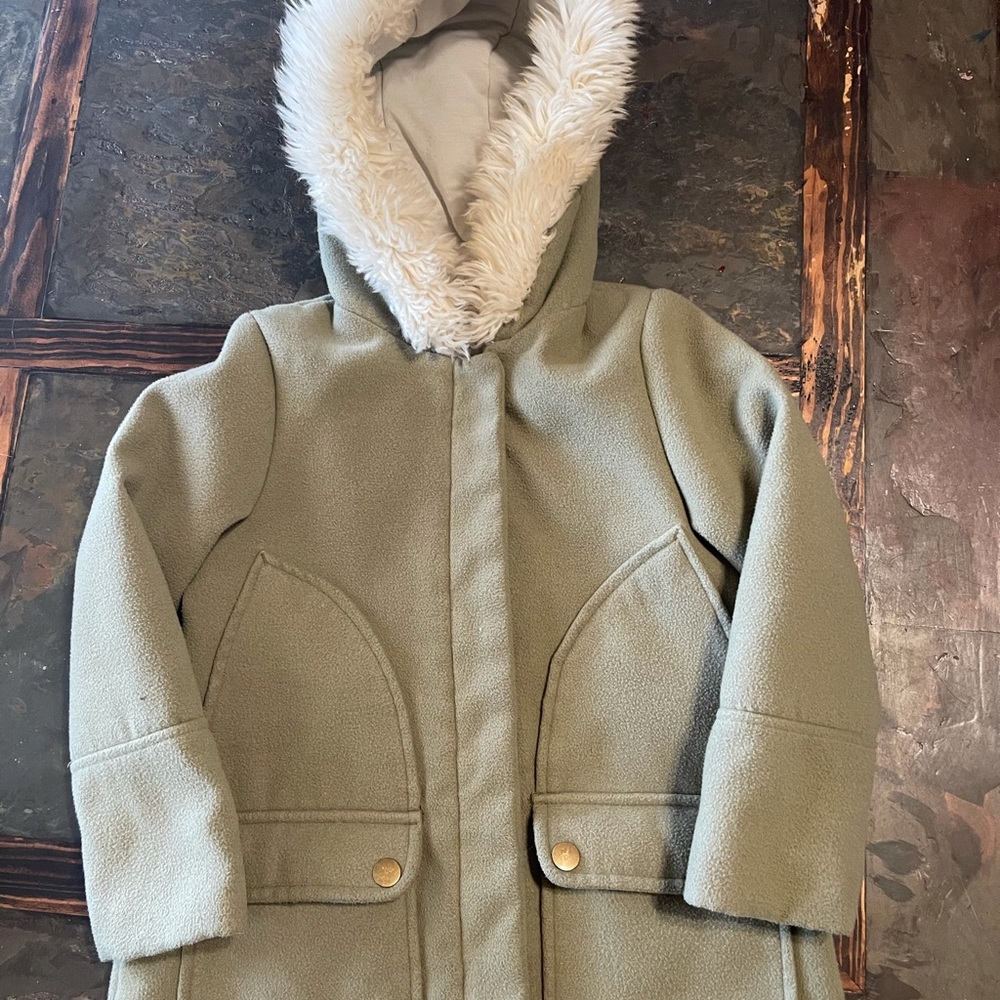 Carter’s Size 6 thick jacket with hoddie.